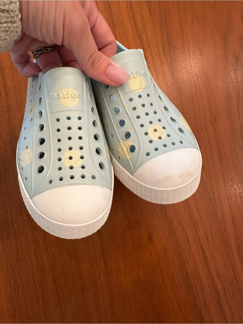 NWT Native Jefferson Slip-On Kids Shoes in Light Blue with Light Yellow Dots